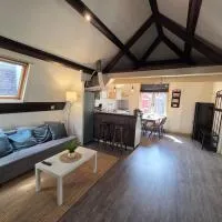 Attic apartment in historic canal house in city center Gouda, hotell sihtkohas Gouda
