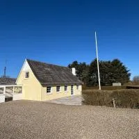 Cozy, newly renovated country house near Rømø, hotel u gradu Skerbek