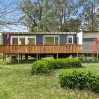 Tiny house at Gilderoy Valley Views, hotel sa Yarra Junction