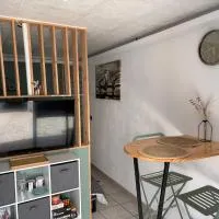 Coconning studio, hotelli kohteessa Plauzat