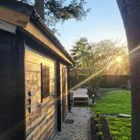 La cabane au bout du Thérain، فندق في Herchies