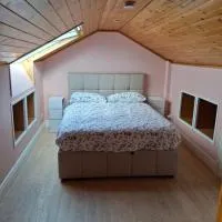 Habitación privada en casa compartida - Double room in sharing house โรงแรมในนิวบริดจ์