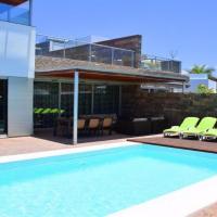 5-bedroom Villa in Playa del Duque, hotel v destinaci Adeje