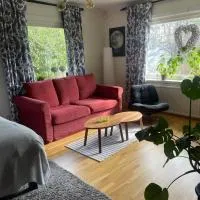 Mysig lägenhet, nära det mesta!, hotel a Uddevalla