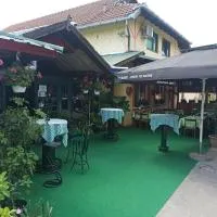 Guljaš Čarda Old, hotel u gradu 'Šupljak'