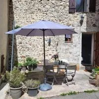 Charmante Maison de Village Provençal, hotelli kohteessa Aiguines