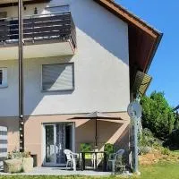 Ferienwohnung mit Garten, hotel di Ehrenkirchen