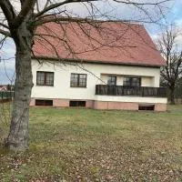 Ferienwohnungen am Louisenteich, hotell i Frauendorf