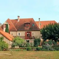 Gite du Lavoir, hotel i Cherveix-Cubas