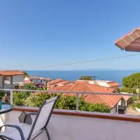 Appartamento con vista mare Chiessi, hotel in Chiessi