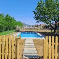 Dragonfly House, Alloggio in casa bifamigliare โรงแรมในRoletto