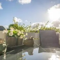 Tolle Wohnung mit Sonnenbalkon, hotelli kohteessa Wenningstedt