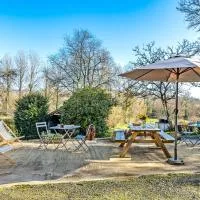 Les gîtes de la vallée du rivoal – hotel w mieście Lopérec