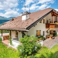 Lindenhof Apt 6, hotel a Vandoies