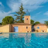 Charming 2 bedroom House With Pool, hotel en Eyguières