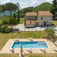 Villa Adelmo appartamento privato, hotel v mestu Pomarance