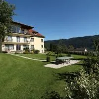 Ferienwohnungen Kircher Villa Baudisch, hotel en Sattendorf