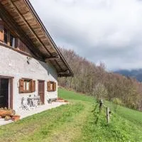 Baita Rustica immersa nel verde, хотел в Roncone