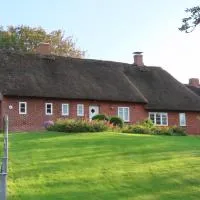 Große Warf mit Rasenfläche, hotel en Ockholm