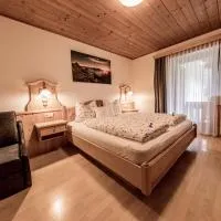 Mösslhof App Garten, hotel en Braies