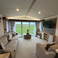 Lakeland 3 Bed, Deluxe Caravan Sleeps 8, hotel em Flookburgh