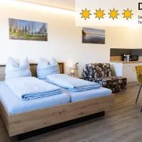 Höri-Nest Abendsonne-Appartement、ガイエンホーフェンのホテル