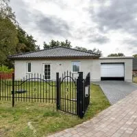 Moderner Bungalow, rollstuhlgerecht, hotel en Warnow