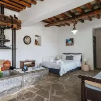 Olive Guesthouse near farm, Hotel in Fállika