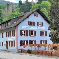 Gasthaus Hirschen Holl、Elbenschwandのホテル