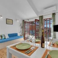 Authentic Hideaway by Riva with Free Parking, hotel v Podgore