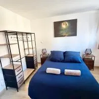 Studio cosy neuf, Cafe offert, Fibre et entree autonome, מלון בVillersexel