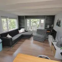 Gezellig chalet met openbaar zwembad op de Veluwe!, hotel em Hoenderloo