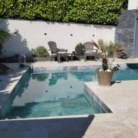 Annecy poisy Studio a 9 minutes du lac Annecy avec piscine privée, hotel v destinaci Poisy