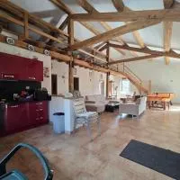 Chalet avec vue panoramique, khách sạn ở Le Bleymard
