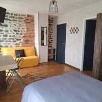 Viesnīca o rives du canal LA PETITE SUITE pilsētā Diguēna