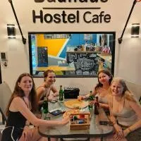 Bauhaus Hostel Cafe, hotel u gradu 'Don Sak'