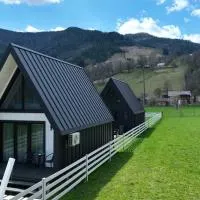 Dark house, hotelli kohteessa Verkhniy Yasenov