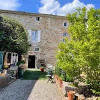 Le Manoir du Raveyron، فندق في فالون بون دارك