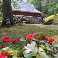 Charming Rustic Barn, hotel em Spruce Pine