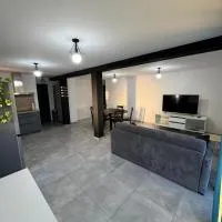 Appartement à Cuxac d'Aude proche Narbonne avec 2 chambres, 6 couchages, lit bébé jardin et parking, hotelli kohteessa Cuxac-dʼAude