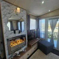 Luxury 3 bedroom caravan hobourne Devon bay with hot tub, hotel di Goodrington