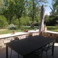 Beautiful and peaceful lodge, hotel v destinácii Les Cabannes