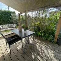 Grand Studio Indépendant avec Terrasse & Jardin, hotel u gradu Septème
