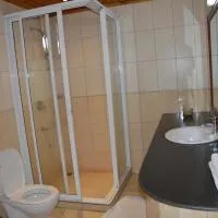 Ryan's Bay Hotel, hotel din Mwanza