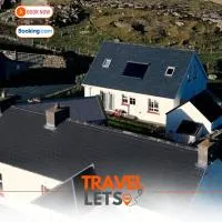 2 Bedroom Cottage By Travel Lets Self Catering Accommodation Donegal With Sea View, hótel í Fanad