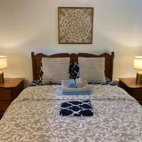 Luxury comforts getaway home, hotell i Brossard