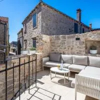 Authentic 18th Century Stone Villa - Murter Island, viešbutis mieste Betina