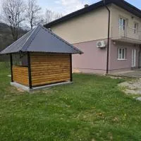 Mirina village house, хотел в Плевля