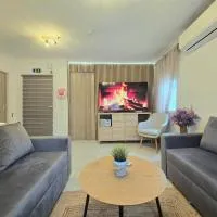 Anemos Garden House - Cozy Retreat with Garden & Parking - Near Nea Kallikrateia, hotel v destinácii Vergia
