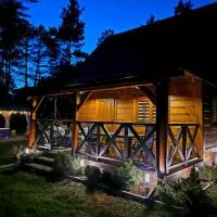 Zacisze na Jurze - Leśny Domek z kominkiem i jacuzzi, hotel din Żarki